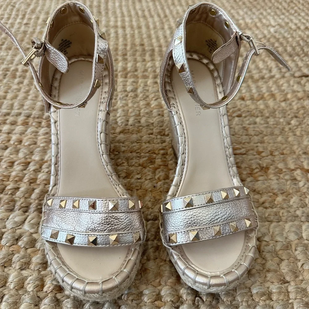 MARC FISHER PLATFORM ROSE GOLD STUDDED WEDGE ESPADRILLES SIZE 7